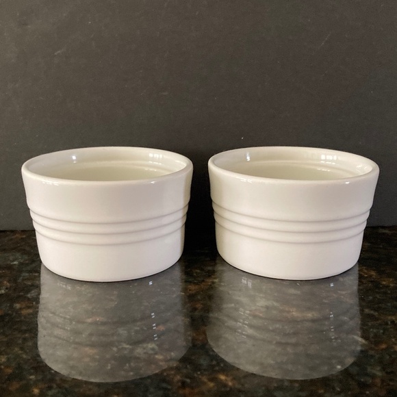 Le Creuset Stoneware Set of 2 White Ramekins/Freezer to Oven/7 oz./NEW!!! - Picture 1 of 3